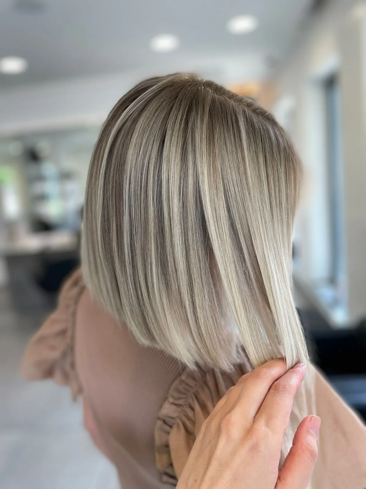 Glad, asblond haar met fijne highlights